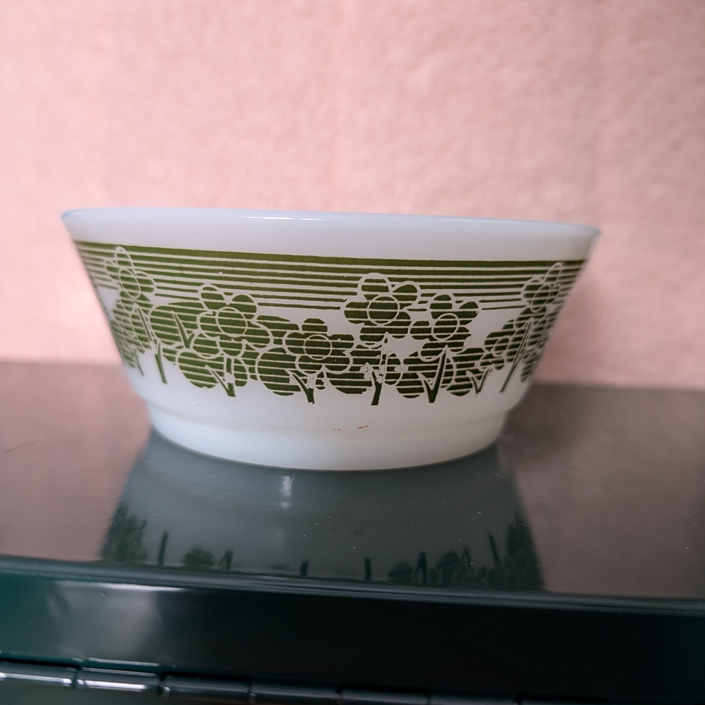 Anchor Hocking Striped Daisy Bowl
